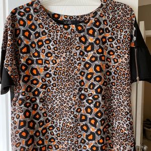 Short sleeve top in a medium. Black, Gray and Orange in color.